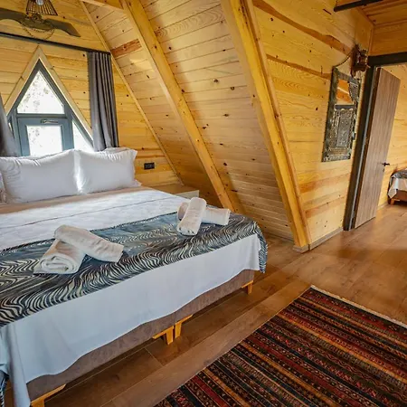 Kamp alanı Aronia Elmalik (Marmara)